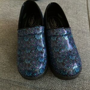 Beautiful clogs like new